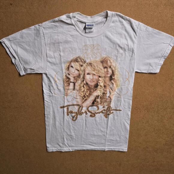 Taylor Swift Tee Fearless Tour Concert T-Shirt Small Tour Merch